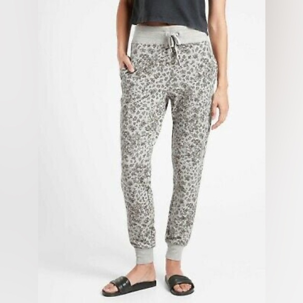 Athleta Women’s Balance Printed Jogger Pants in Grey Size MP